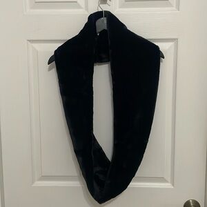 K.I.T accessories women’s black Infinity Faux Fur scarf